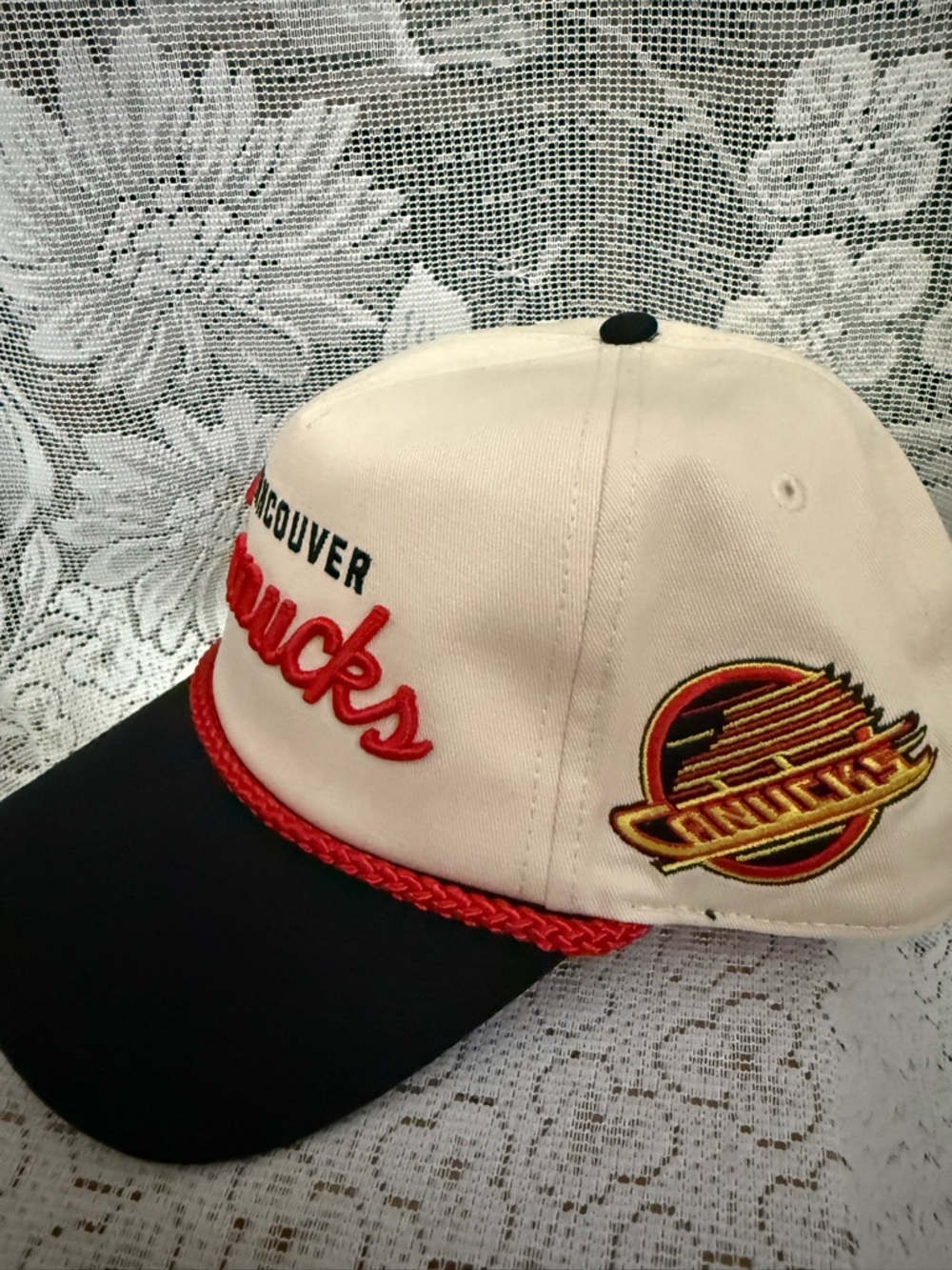 American Needle Vancouver Canucks snapback hat - Picture 2 of 6